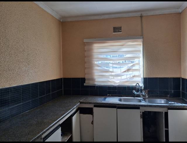 5 BEDROOM FREESTANDING FOR SALE IN MANZIL PARK